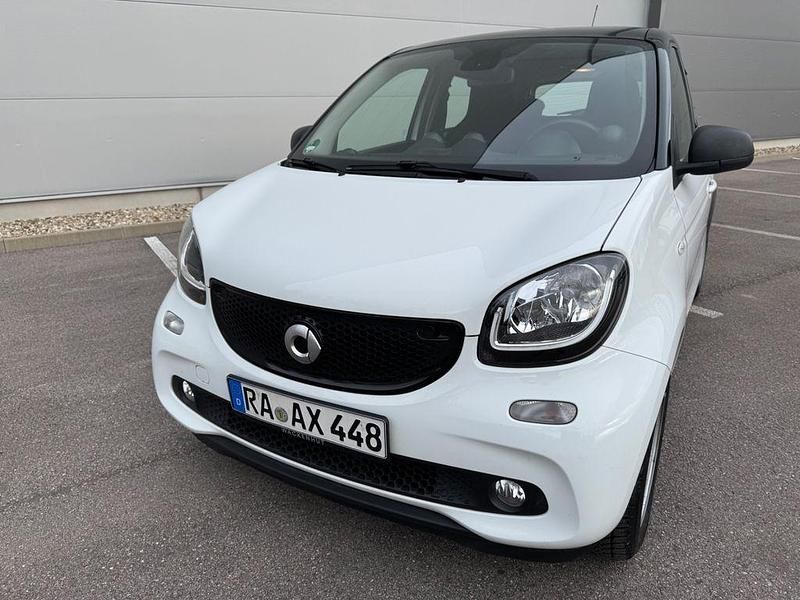 Gebraucht Smart ForFour Basis 90 PS (66 kW) 2019 Weiß Kleinwagen