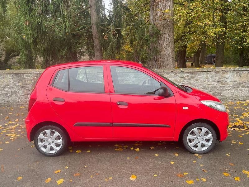 Gebraucht Hyundai i10 Edition 69 PS (50 kW) 2012 Rot Kleinwagen