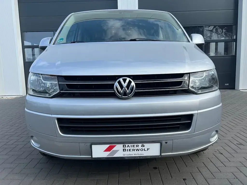 Gebraucht VW Caravelle Comfortline 140 PS (102 kW) 2013 Reflexsilber Van