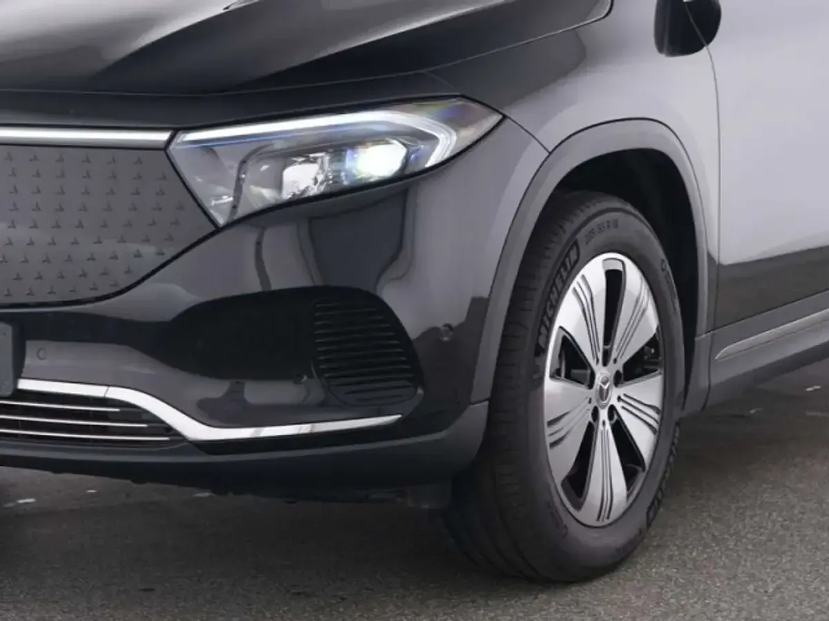 Gebraucht Mercedes EQA300 Progressive 167 kW (228 PS) 2025 Lack kosmosschwarz SUV