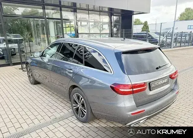 Gebraucht Mercedes E220 Avantgarde 194 PS (142 kW) 2022 Grau Limousine