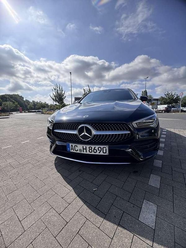 Schwarz Gebraucht 2021 Mercedes CLA200 Kombi | 25.000 € (Superpreis) - Bild 1/4