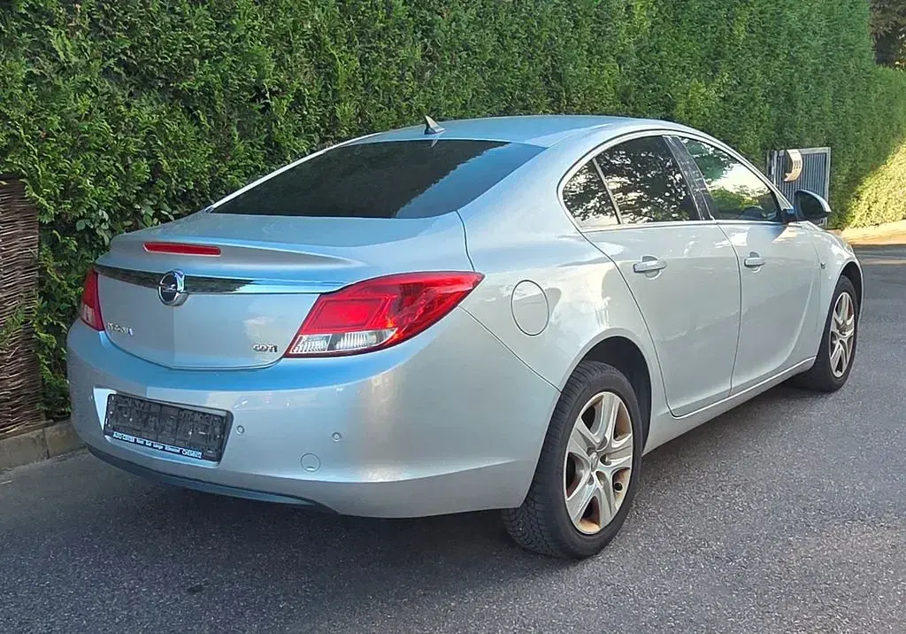 Gebraucht Opel Insignia 131 PS (96 kW) 2012 Silber Limousine