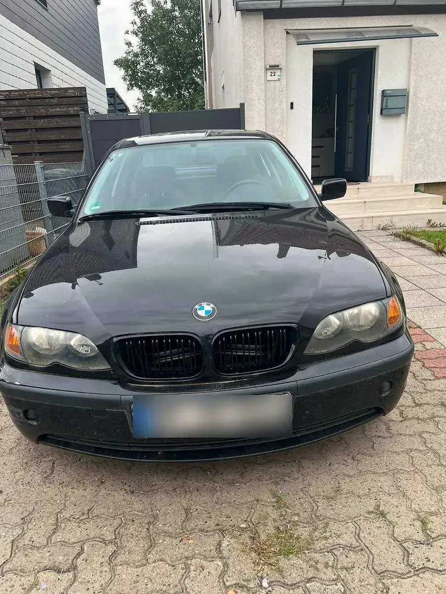Gebraucht BMW 318 Basis 143 PS (105 kW) 2004 Schwarz Limousine