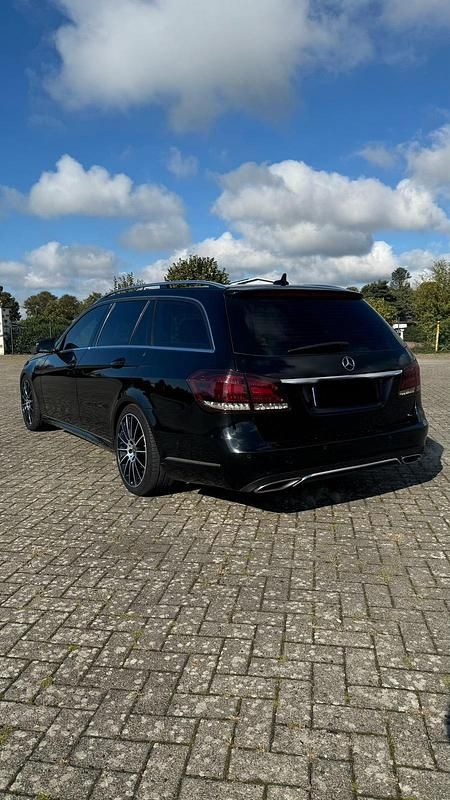 Gebraucht Mercedes E350 Avantgarde 258 PS (189 kW) 2015 Schwarz Limousine