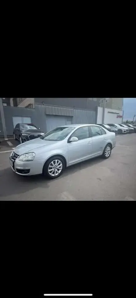 Używany VW Jetta 129 KM (94 kW) 2009 Sedan/Limuzyna