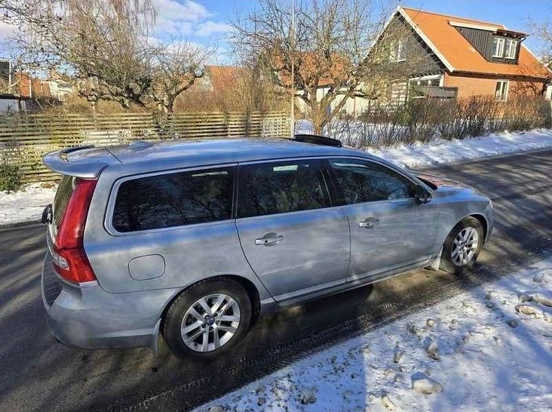 Gebraucht Volvo V70 Summum 181 PS (133 kW) 2015 Silber Kombi