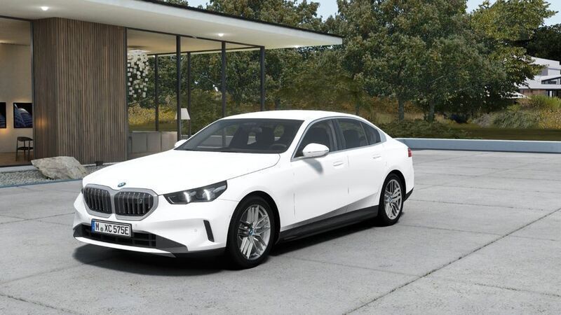 Alpinweiß uni Neu 2025 BMW i5 Sport Line Limousine | 52.330 € - Bild 1/4
