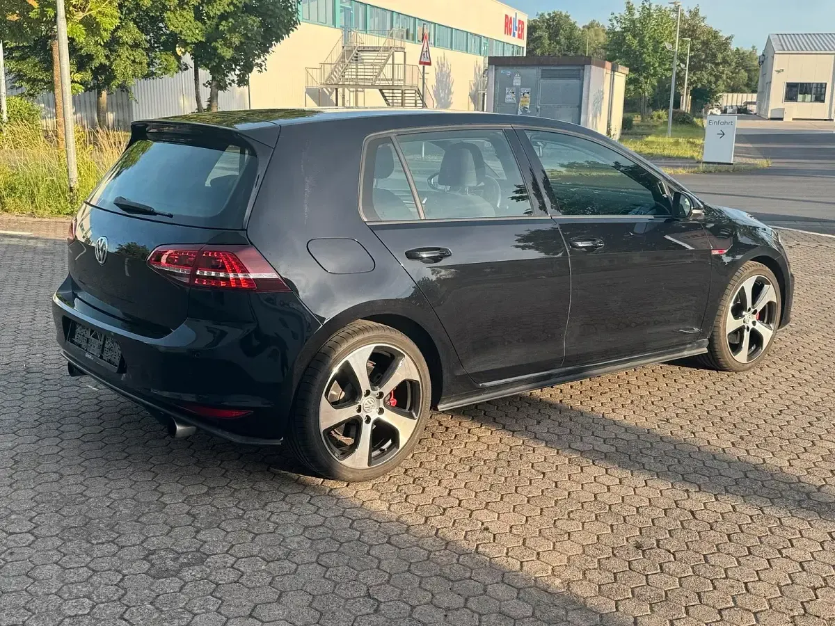 Gebraucht VW Golf VII GTI 220 PS (161 kW) 2013 Schwarz Limousine