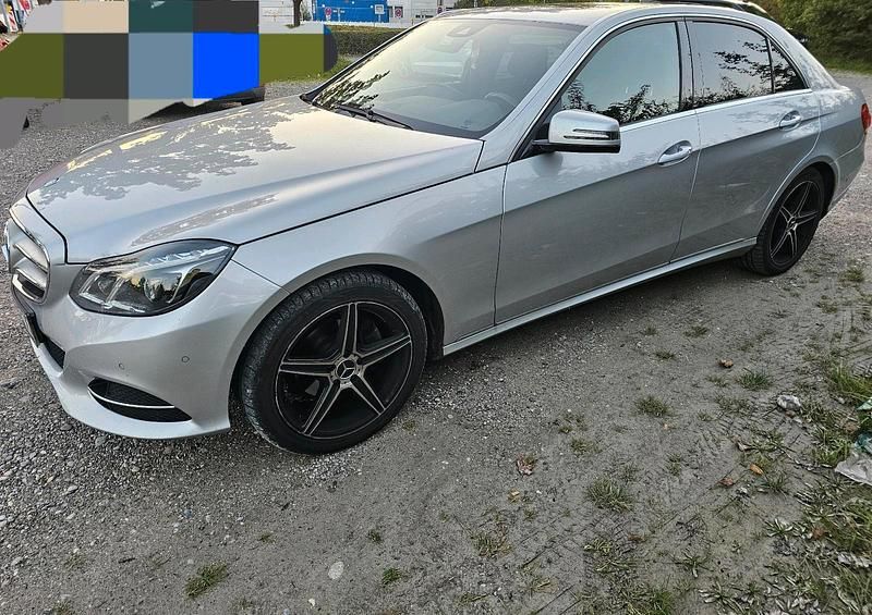 Grau Gebraucht 2013 Mercedes E220 Limousine | 12.000 € (Guter Preis) - Bild 1/4