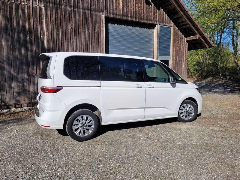 Gebraucht VW Multivan Family 150 PS (110 kW) 2024 Weiß Van