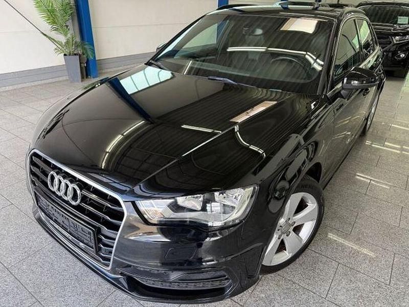 Mythosschwarz (metallic) Gebraucht 2015 Audi A3 Ambiente Limousine | 12.390 € (Fairer Preis) - Bild 1/4