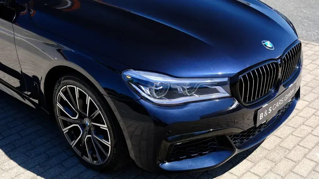 Gebraucht BMW 750 Sport Line 449 PS (330 kW) 2016 Schwarz Limousine