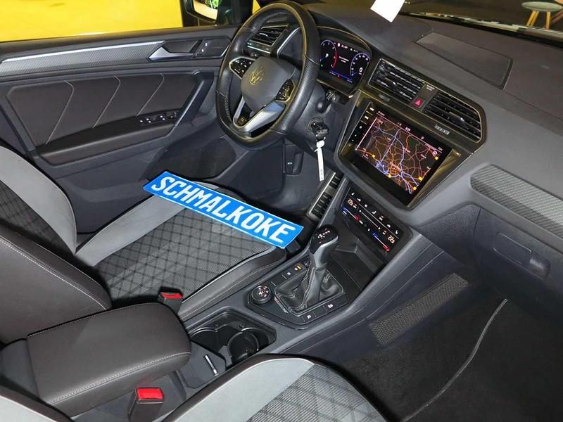 Gebraucht VW Tiguan R-line 200 PS (147 kW) 2022 Deep black pearlescent (metallic) SUV