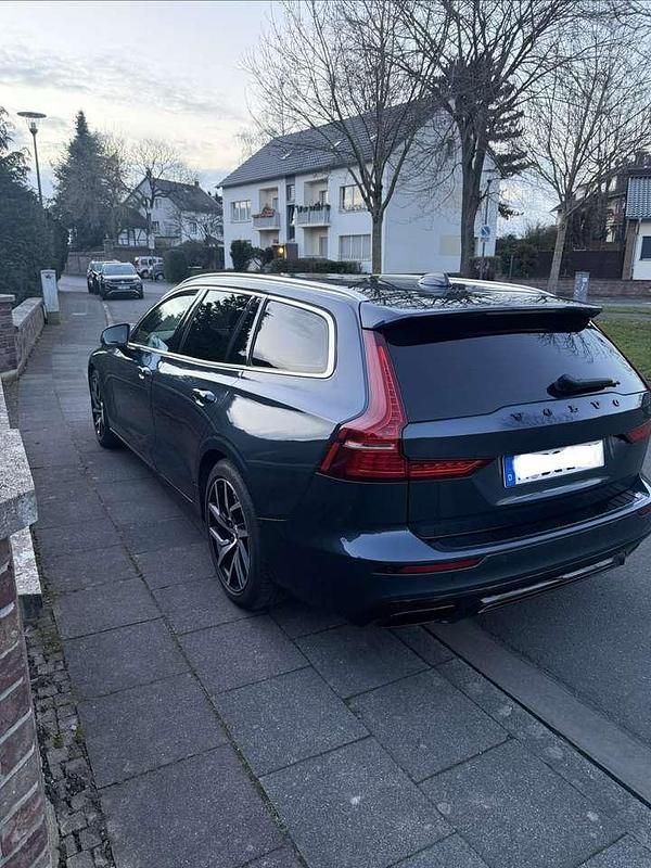 Gebraucht Volvo V60 Inscription 250 PS (183 kW) 2019 Kombi