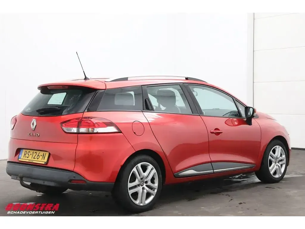Gebraucht Renault Clio Zen 90 PS (66 kW) 2018 Rot Kombi