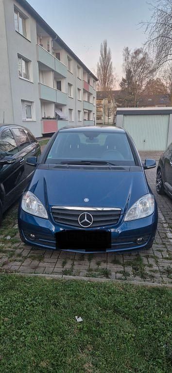 Gebraucht Mercedes A180 109 PS (80 kW) 2011 Blau Van / Kleinbus
