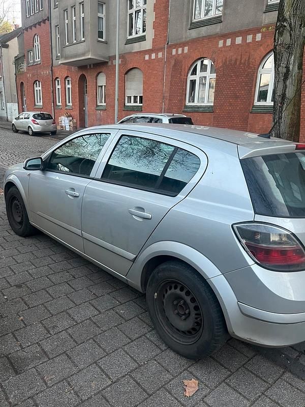 Gebraucht Opel Astra 90 PS (66 kW) 2008 Silber Kleinwagen
