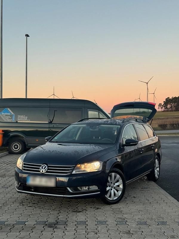 Gebraucht VW Passat 140 PS (102 kW) 2014 Violet Kombi