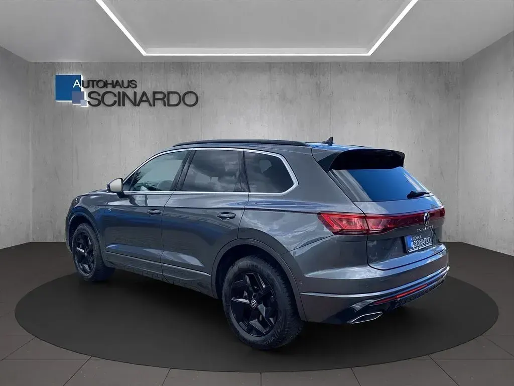 Gebraucht VW Touareg R-line 231 PS (169 kW) 2025 Silizium grau SUV