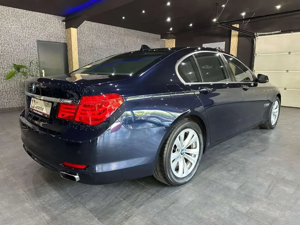 Gebraucht BMW 750 408 PS (300 kW) 2009 Imperialblau Limousine