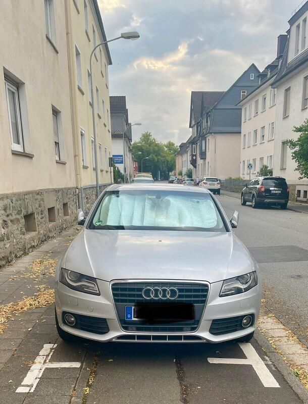Silber Gebraucht 2011 Audi A4 Limousine | 5.950 € - Bild 1/4