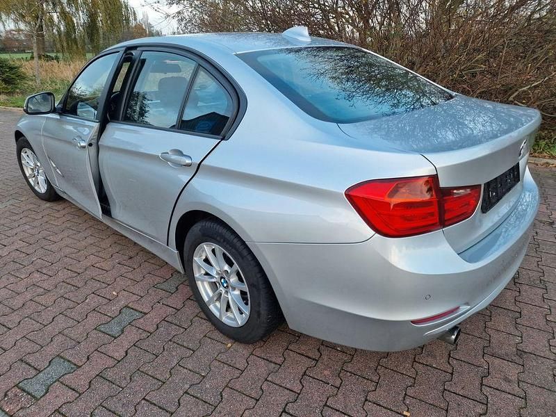 Gebraucht BMW 320 184 PS (135 kW) 2012 Grau Limousine