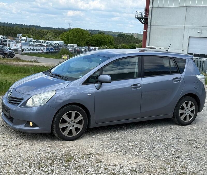 Blau Gebraucht 2009 Toyota Verso Van / Kleinbus | 2.350 € (Superpreis) - Bild 1/4