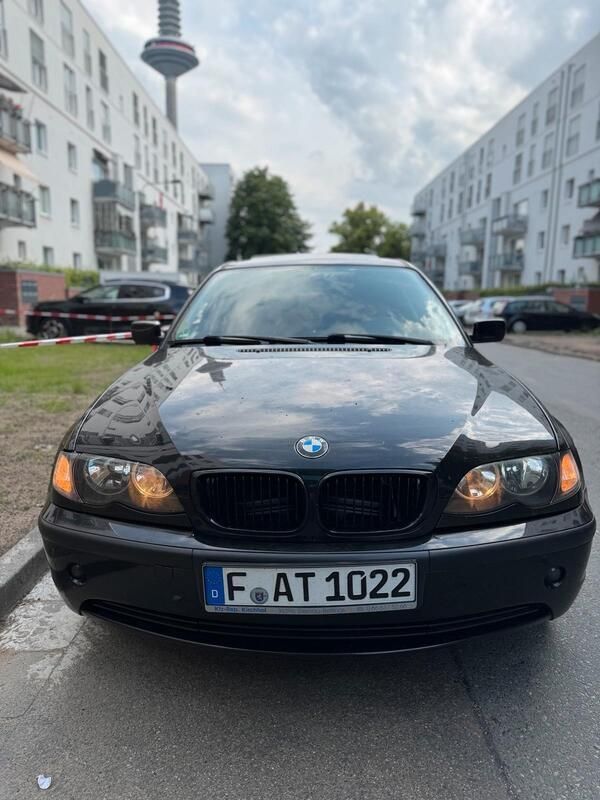 Schwarz Gebraucht 2003 BMW 318 Limousine | 2.850 € (Etwas zu teuer) - Bild 1/4