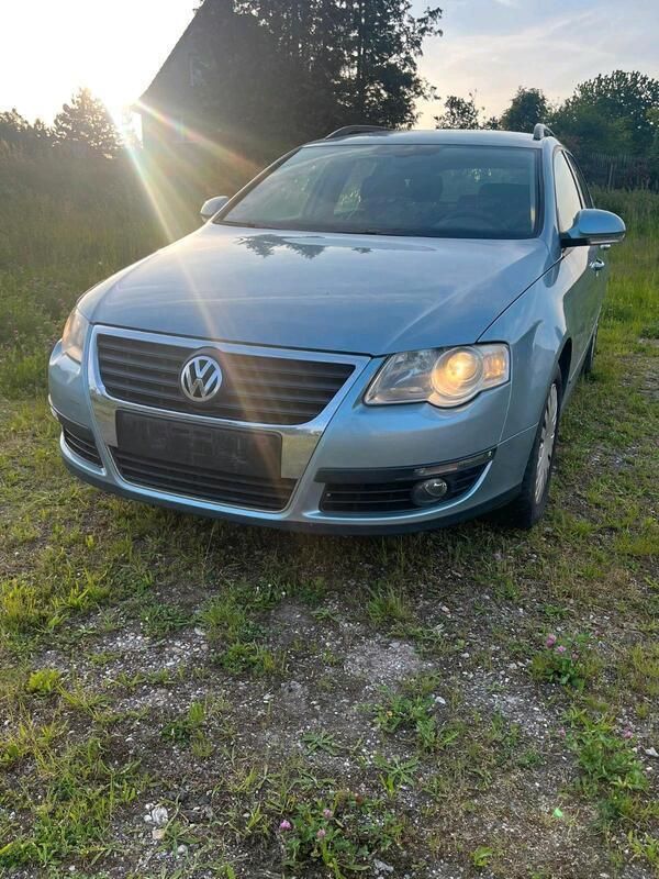 Grau Gebraucht 2010 VW Passat Kombi | 2.600 € (Guter Preis) - Bild 1/4