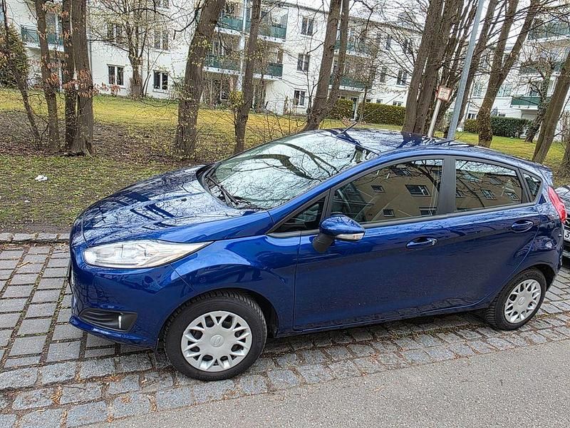 Gebraucht Ford Fiesta SYNC Edition 80 PS (58 kW) 2016 Blau Limousine
