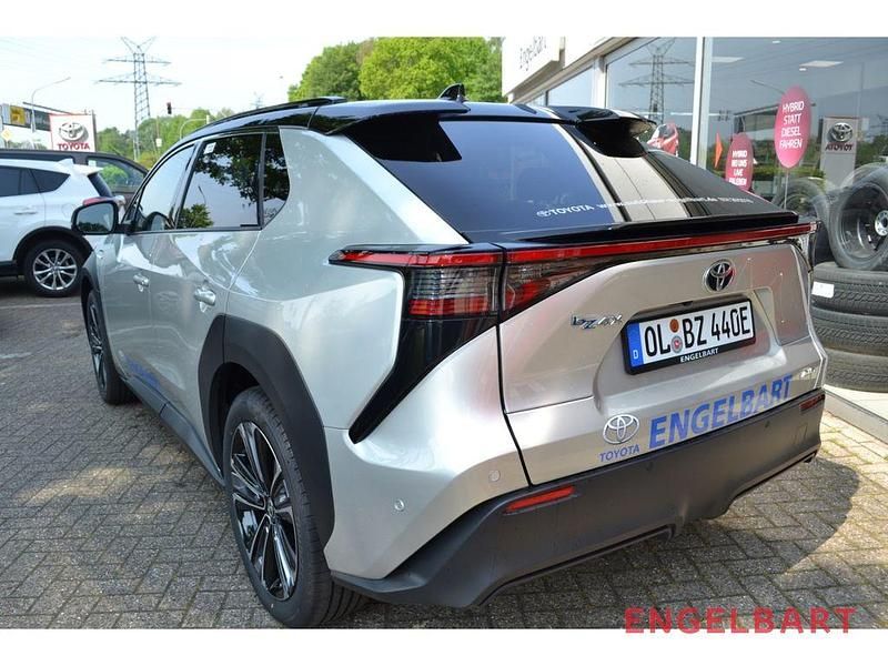 Gebraucht Toyota bZ4X Comfort 160 kW (218 PS) 2022 Cosmicsilber metallic/ dach s SUV