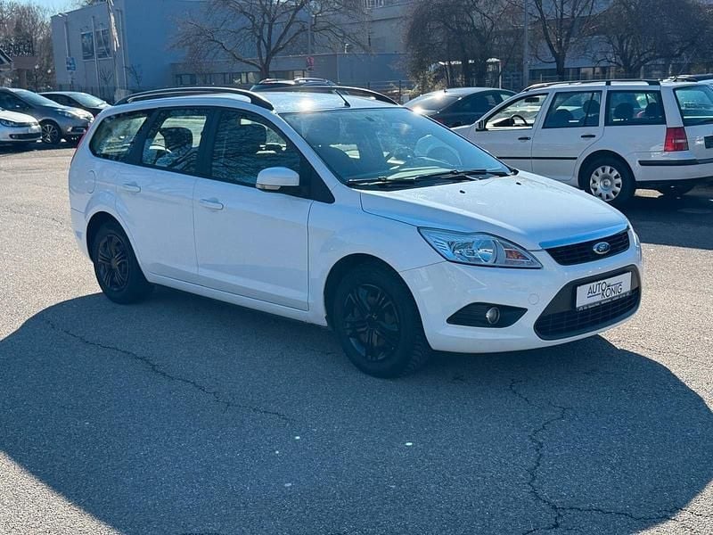 Gebraucht Ford Focus Style 101 PS (74 kW) 2011 Weiß Kombi