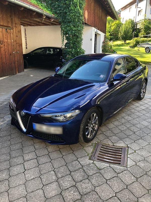 Blau Gebraucht 2017 Alfa Romeo Giulia Limousine | 16.400 € (Superpreis) - Bild 1/4