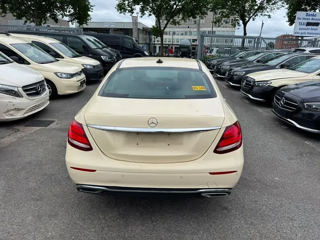 Gebraucht Mercedes E200 Avantgarde 150 PS (110 kW) 2018 Beige Limousine