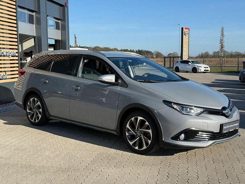 Gebraucht Toyota Auris Hybrid Plus 136 PS (100 kW) 2018 Manhattengrau metallic Kombi