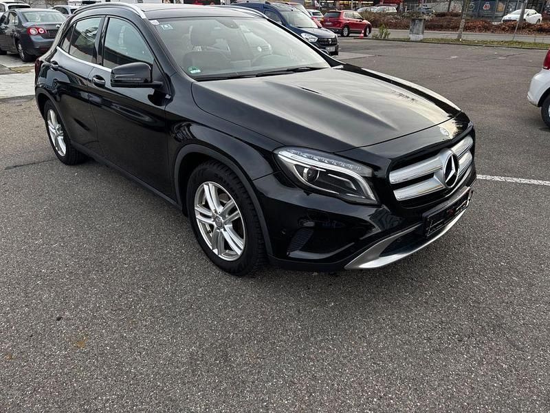 Gebraucht Mercedes GLA220 170 PS (125 kW) 2015 Schwarz SUV