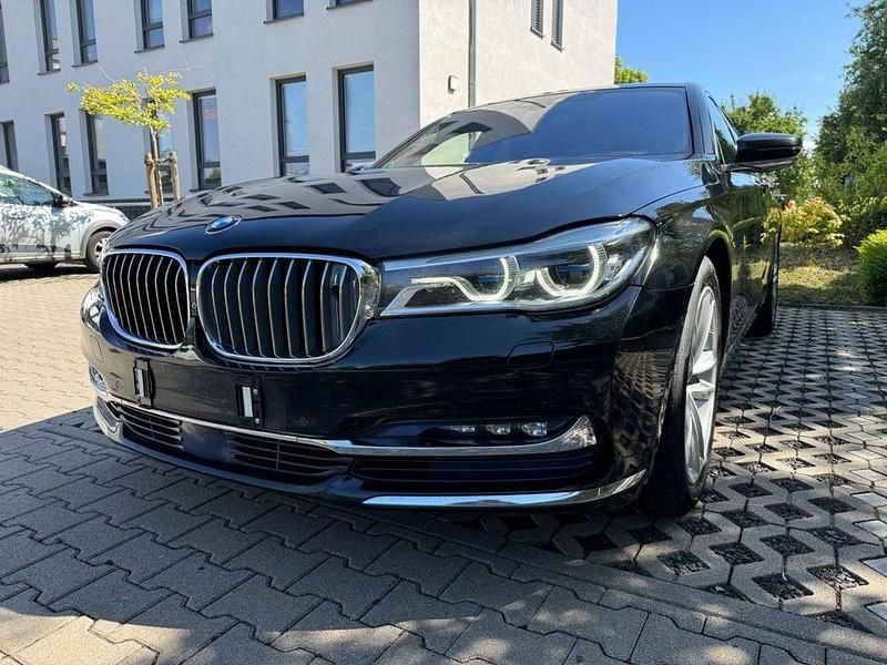Gebraucht BMW 750 449 PS (330 kW) 2016 Limousine