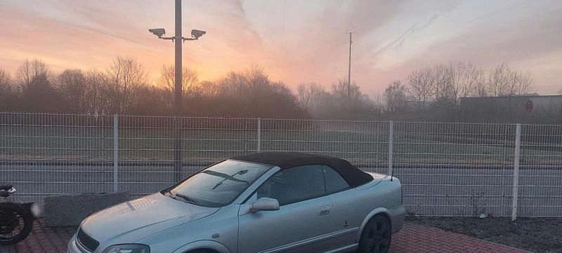 Gebraucht Opel Astra Cabriolet 136 PS (100 kW) 2002 Silber Cabrio