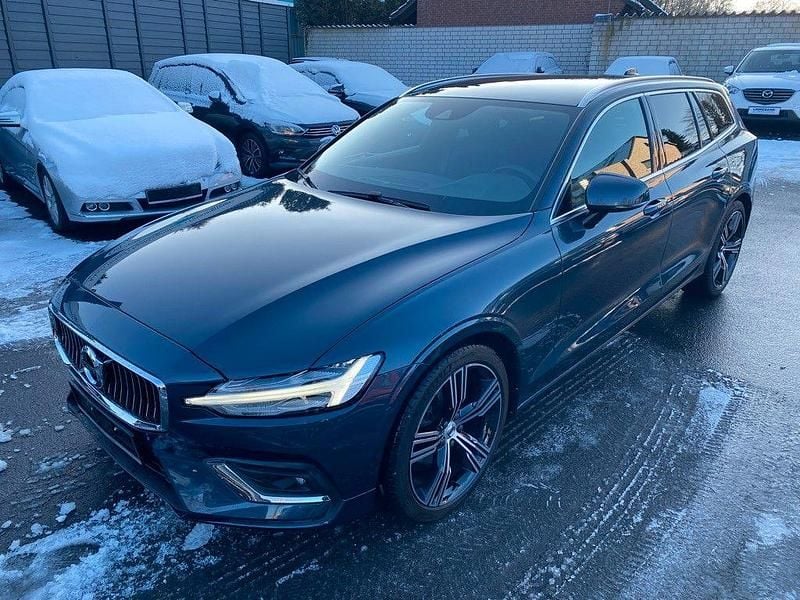 Blau Gebraucht 2020 Volvo V60 Inscription Kombi | 21.950 € (Superpreis) - Bild 1/4