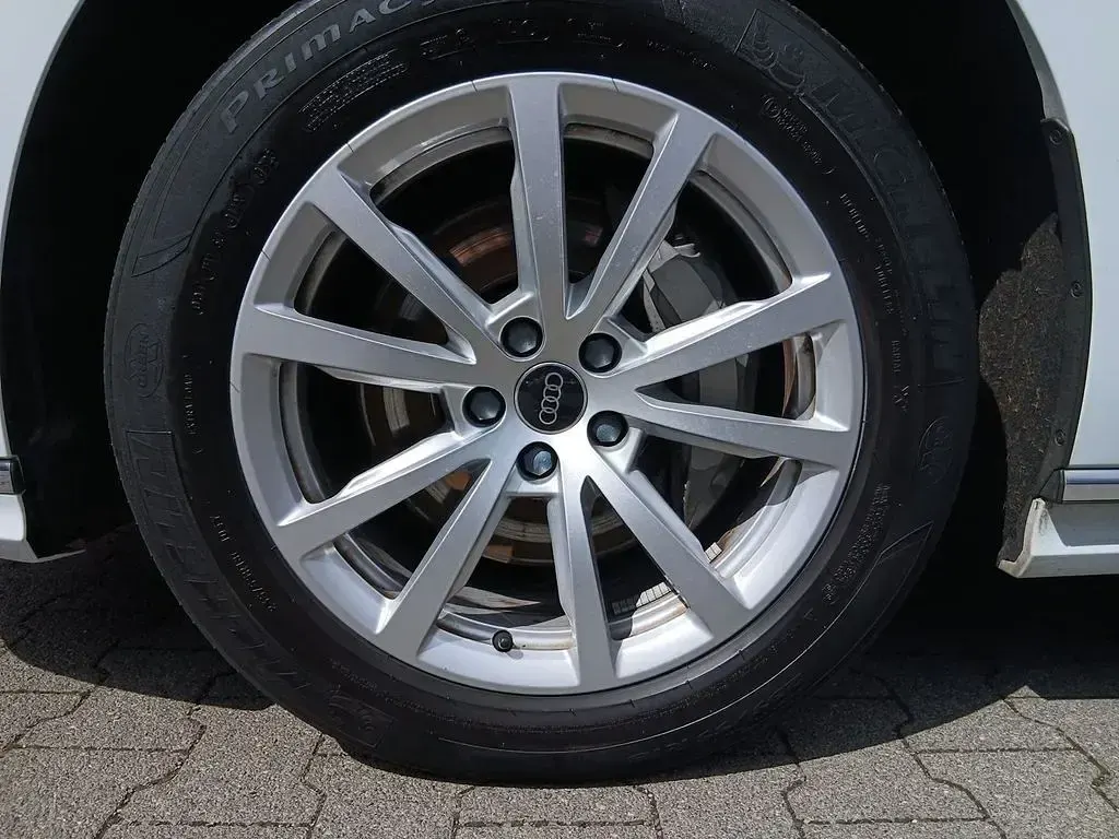 Gebraucht Audi A8 Premium 286 PS (210 kW) 2023 Gletscherweiß metallic Limousine