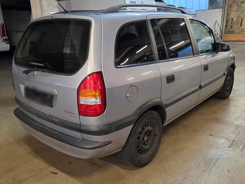 Gebraucht Opel Zafira 125 PS (91 kW) 2001 Silber Van / Kleinbus