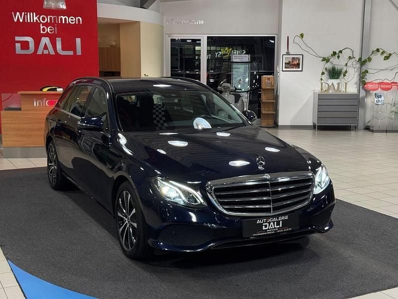 Gebraucht Mercedes E300 194 PS (142 kW) 2020 Blau Limousine