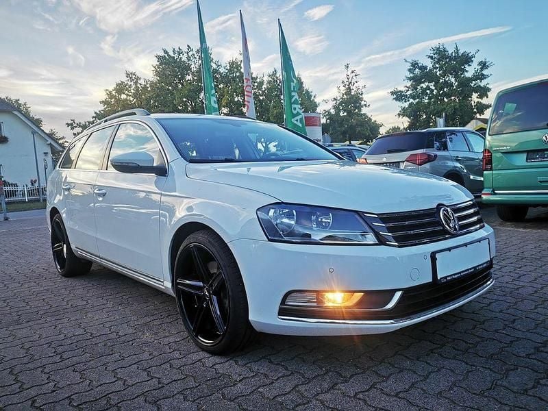 Weiß Gebraucht 2013 VW Passat Comfortline Kombi | 8.900 € (Etwas zu teuer) - Bild 1/4