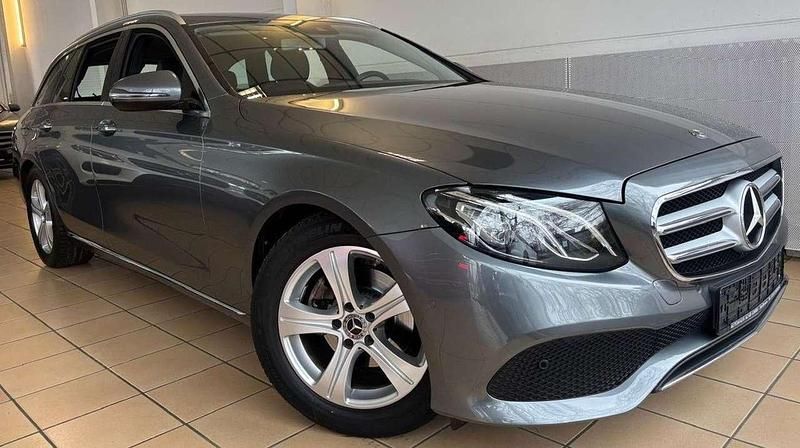 Selenitgrau Gebraucht 2018 Mercedes E220 Avantgarde Kombi | 24.990 € (Fairer Preis) - Bild 1/4