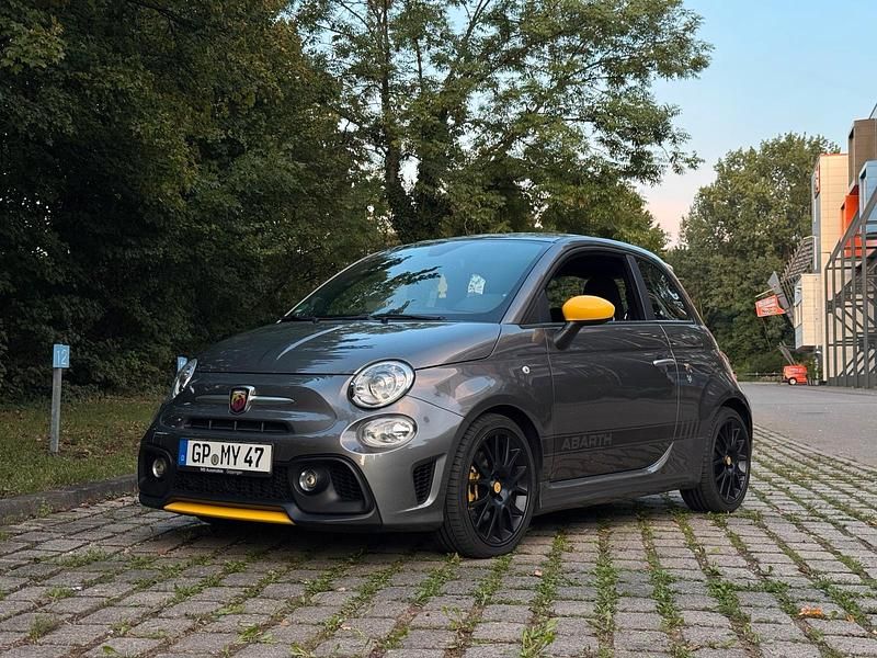 Grau Gebraucht 2018 Fiat 500 Abarth Limousine | 13.950 € - Bild 1/4