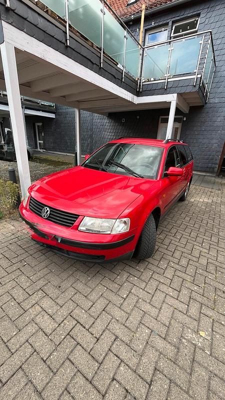 Rot Gebraucht 1998 VW Passat Kombi | 1.000 € (Guter Preis) - Bild 1/4