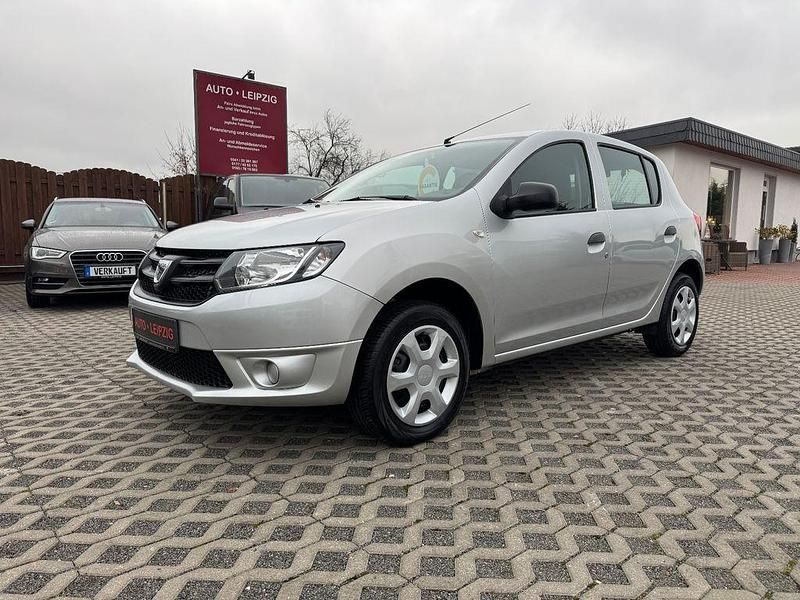 Silber Gebraucht 2014 Dacia Sandero Ambiance Limousine | 4.990 € (Fairer Preis) - Bild 1/4
