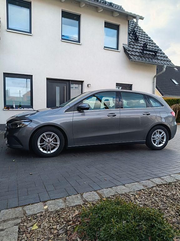 Gebraucht Mercedes B180 136 PS (100 kW) 2019 Grau Van / Kleinbus