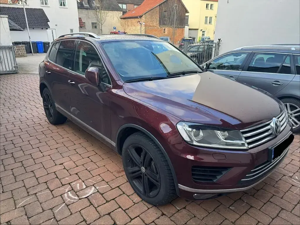 Używany VW Touareg Executive 262 KM (192 kW) 2017 Czerwony SUV